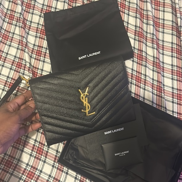 YSL CASSANDRE MATELASSÉ FLAP POUCH IN QUILTED GRAIN DE POUDRE EMBOSSED LEATHER - Picture 5 of 5